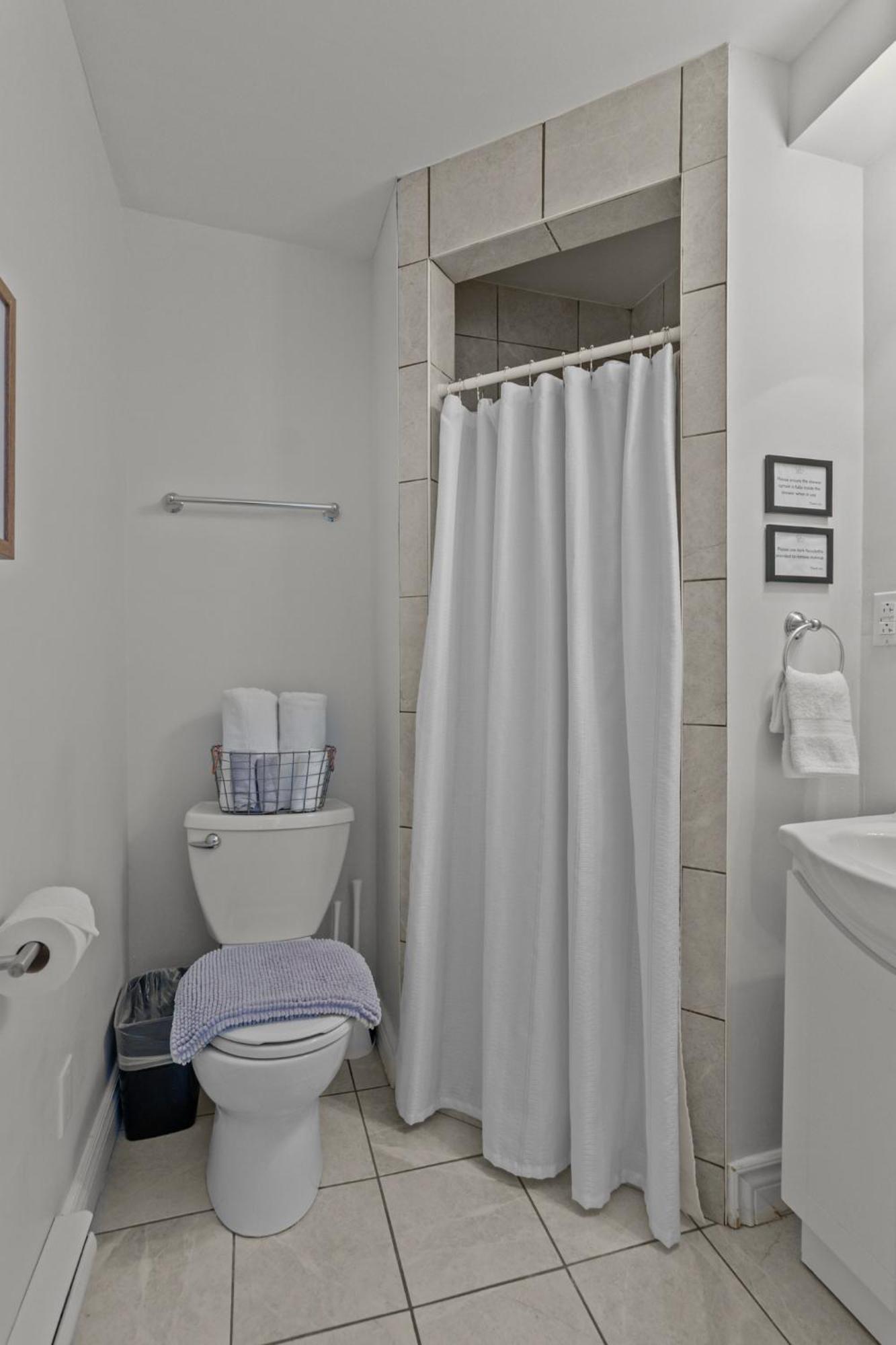 Mckay Manor On Duckworth Guest house *